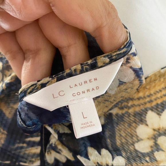 Lc Lauren Conrad flare sleeves blouse Size Large - Picture 7 of 11